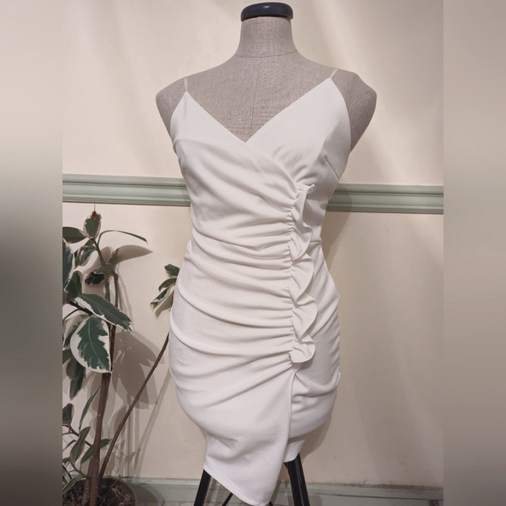 LE CHATEAU White wrap sleeveless mini dress with ruffles
